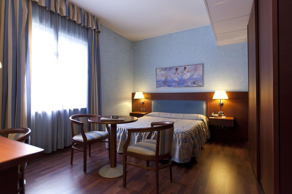 Palace Hotel Moderno Pordenone Camera foto